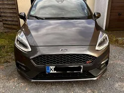 Grau Gebraucht 2018 Ford Fiesta ST Kleinwagen | 16.000 € (Fairer Preis)