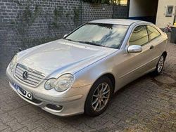 Silber Gebraucht 2006 Mercedes CL220 Coupé | 4.500 €