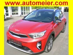 Rot Gebraucht 2023 Kia Stonic Spirit SUV | 17.990 € (Fairer Preis)