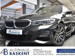 Black sapphire metallic Gebraucht 2022 BMW 320 M Sport Kombi | 25.890 € (Superpreis)