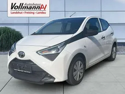 Weiß Gebraucht 2021 Toyota Aygo Business Edition Kleinwagen | 8.990 € (Guter Preis)