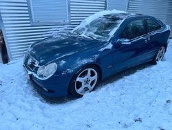 Blau Gebraucht 2001 Mercedes C230 AMG Coupé | 2.200 € (Fairer Preis)
