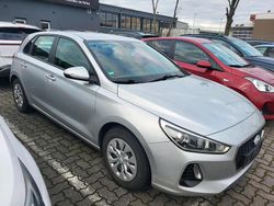 Silber Gebraucht 2017 Hyundai i30 Limousine | 9.600 € (Fairer Preis)