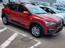 Rot Gebraucht 2022 Dacia Sandero Stepway Kleinwagen | 13.500 € (Guter Preis)