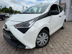 Weiß Gebraucht 2021 Toyota Aygo Kleinwagen | 9.990 € (Fairer Preis)