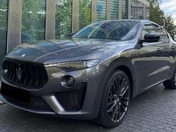 Grau Gebraucht 2020 Maserati Levante SUV | 59.999 €