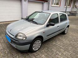 Silber Gebraucht 2000 Renault Clio II Limousine | 1.600 € (Fairer Preis)