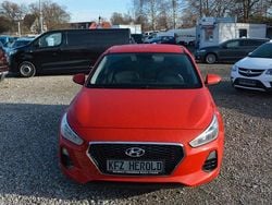 Rot Gebraucht 2018 Hyundai i30 Pure Limousine | 12.690 € (Fairer Preis)