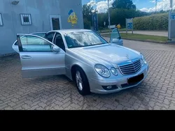 Silber Gebraucht 2009 Mercedes E200 Limousine | 7.000 € (Guter Preis)