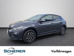 Rauchgrau metallic (metallic) Neu 2025 VW Polo Life Limousine | 24.390 € (Etwas zu teuer)