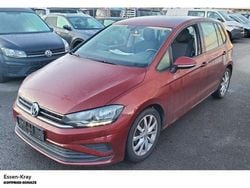 Rot Gebraucht 2018 VW Golf Sportsvan Trendline Van / Kleinbus | 13.950 € (Fairer Preis)