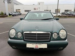 Grün Gebraucht 1999 Mercedes E200 Elegance Limousine | 7.900 €