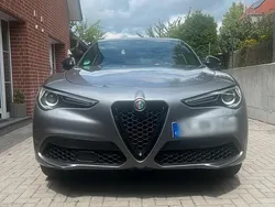 Grau Gebraucht 2021 Alfa Romeo Stelvio Veloce SUV | 38.900 € (Teuer)