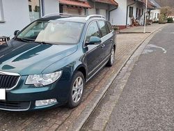 Grün Gebraucht 2010 Skoda Superb Kombi | 5.995 € (Fairer Preis)