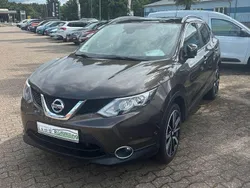 Braun Gebraucht 2015 Nissan Qashqai Tekna SUV | 13.450 € (Fairer Preis)