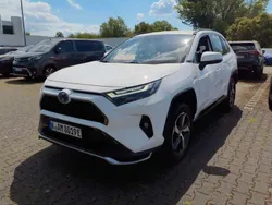 Weiß Gebraucht 2023 Toyota RAV4 Hybrid SUV | 38.000 € (Fairer Preis)