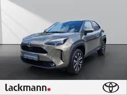 Manganbronze metallic Gebraucht 2022 Toyota Yaris Hybrid Connect Style | 23.990 € (Fairer Preis)