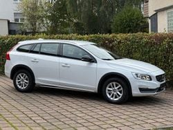 Weiß Gebraucht 2016 Volvo V60 CC Kinetic Kombi | 14.900 € (Guter Preis)