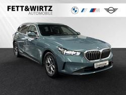 Cape york grün metallic Gebraucht 2024 BMW 520 Comfort Edition Kombi | 46.399 € (Superpreis)