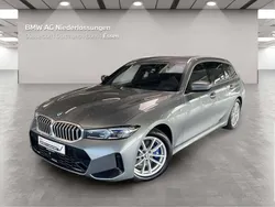 Grau Gebraucht 2024 BMW 330 Comfort Edition Kombi | 44.599 € (Fairer Preis)