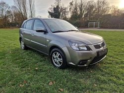 Titaniumsilber met. Gebraucht 2010 Kia Rio Vision Kleinwagen | 999 € (Superpreis)