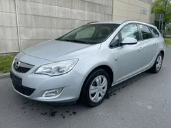 Silber Gebraucht 2011 Opel Astra Design Edition Kombi | 2.699 € (Superpreis)