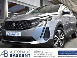 Grau Gebraucht 2021 Peugeot 5008 Allure Van / Kleinbus | 25.990 € (Etwas zu teuer)