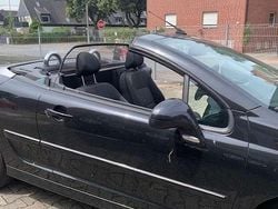 Schwarz Gebraucht 2012 Peugeot 207 CC Roland Garros Cabrio | 4.970 € (Fairer Preis)