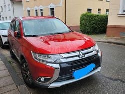 Rot Gebraucht 2018 Mitsubishi Outlander Edition SUV | 15.300 € (Fairer Preis)