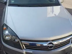 Silber Gebraucht 2010 Opel Astra Kombi | 2.800 €
