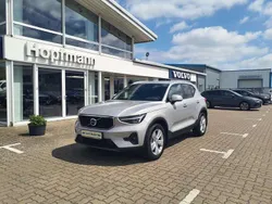 Silver dawn / metallic Gebraucht 2023 Volvo XC40 Core SUV | 34.990 € (Guter Preis)