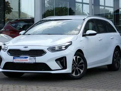 Weiß Gebraucht 2021 Kia Ceed Sportswagon Spirit Kombi | 20.900 €