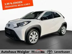 Schneeweiss Neu 2025 Toyota Aygo X-play Kleinwagen | 17.650 €