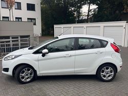 Weiß Gebraucht 2013 Ford Fiesta Champions Edition Limousine | 6.600 € (Fairer Preis)