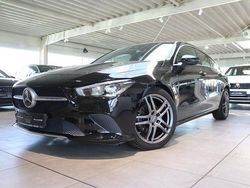 Schwarz Gebraucht 2019 Mercedes CLA200 Shooting Brake Progressive Kombi | 21.990 € (Fairer Preis)