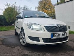 Weiß Gebraucht 2014 Skoda Roomster Plus Edition Van / Kleinbus | 4.499 € (Fairer Preis)
