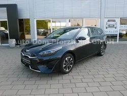 Zilinaschwarz met. (1k) Gebraucht 2024 Kia Ceed Sportswagon Spirit Kombi | 25.900 € (Fairer Preis)