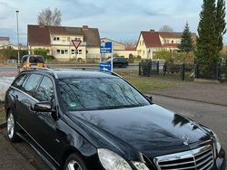 Schwarz Gebraucht 2010 Mercedes E250 Kombi | 9.000 € (Fairer Preis)