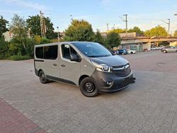 Grau Gebraucht 2016 Opel Vivaro Van | 15.499 € (Fairer Preis)
