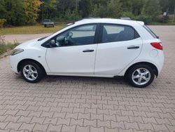 Weiß Gebraucht 2009 Mazda 2 Limousine | 2.499 € (Guter Preis)