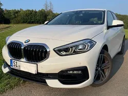 Weiß Gebraucht 2020 BMW 118 Sport Line Kleinwagen | 18.800 € (Fairer Preis)