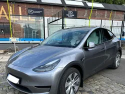 Grau Gebraucht 2024 Tesla Model Y Standard Range SUV | 37.999 €
