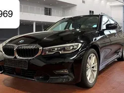 Schwarz Gebraucht 2020 BMW 320 Sport Line Kombi | 19.450 € (Fairer Preis)
