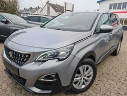 Grau Gebraucht 2020 Peugeot 5008 Van / Kleinbus | 15.351 € (Superpreis)