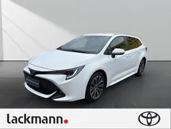 Weiss Gebraucht 2022 Toyota Corolla Team Kombi | 23.990 € (Guter Preis)