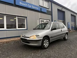 Silber Gebraucht 2001 Peugeot 106 Kleinwagen | 1.799 € (Fairer Preis)