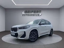 Mineralweiss metallic Gebraucht 2025 BMW X1 M Sport SUV | 41.890 € (Fairer Preis)