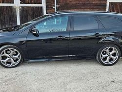 Iridiumschwarz metallic Gebraucht 2017 Ford Focus ST Kombi | 9.800 € (Fairer Preis)