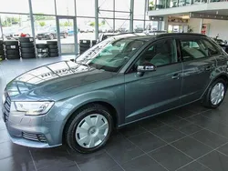 Grau Gebraucht 2019 Audi A3 Sportback Comfort Limousine | 19.999 € (Fairer Preis)