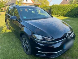 Schwarz Gebraucht 2018 VW Golf VII Kombi | 9.950 €